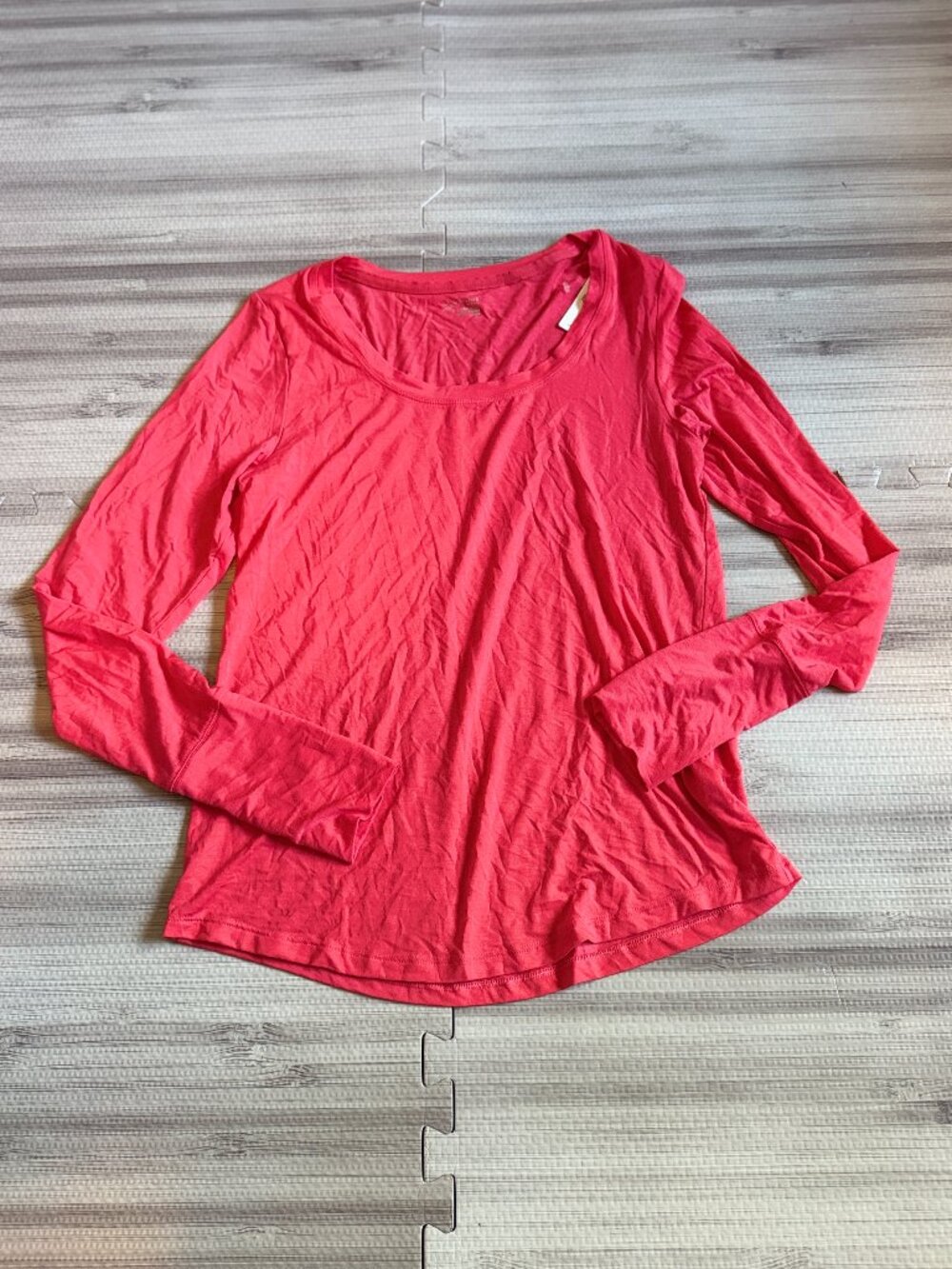 NWT OFFLINE by Aerie Women's Calypso Red Thumbs up Long Sleeve Scoop Tee